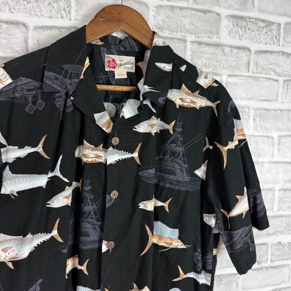 Hilo Hattie Hawaiian Primary Black Deep Sea Fishing Print Camp Shirt Mens LARGE